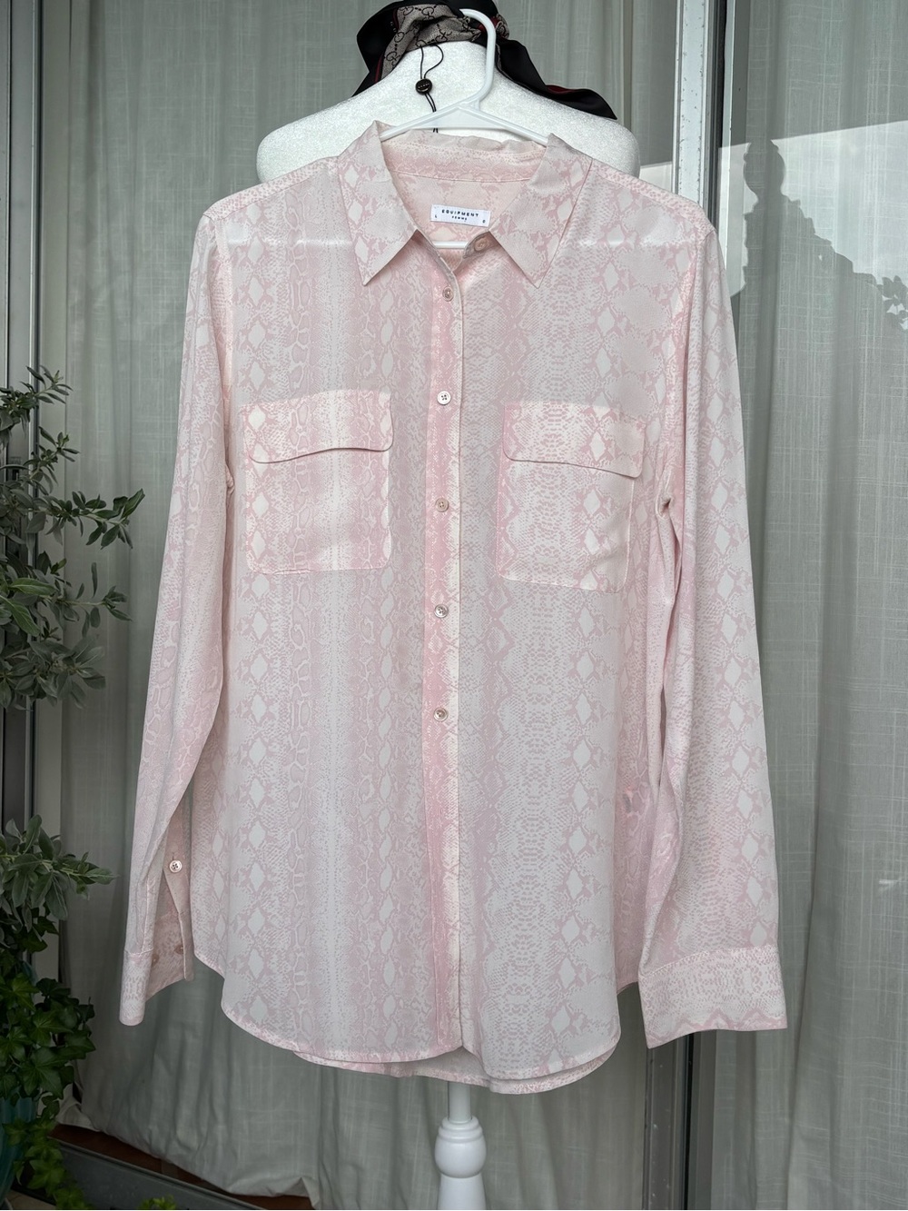 Equipment 100% Silk Pink Snake Print Button-Up Shirt Blouse Size L Y2K Femme - Picture 6 of 13